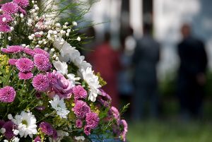 Blumendekoration bei Trauerfeier Berlin Pankow
