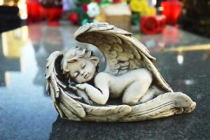 Kinder- und Babybestattung Berlin schlafender Engel